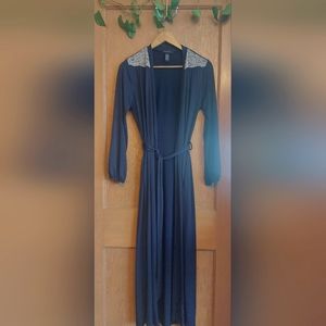 LJones New York Floor Length Robe w/ Lace Detail Size Small to Medium